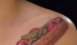 网红纹身吃瓜,吃瓜群众热议不断